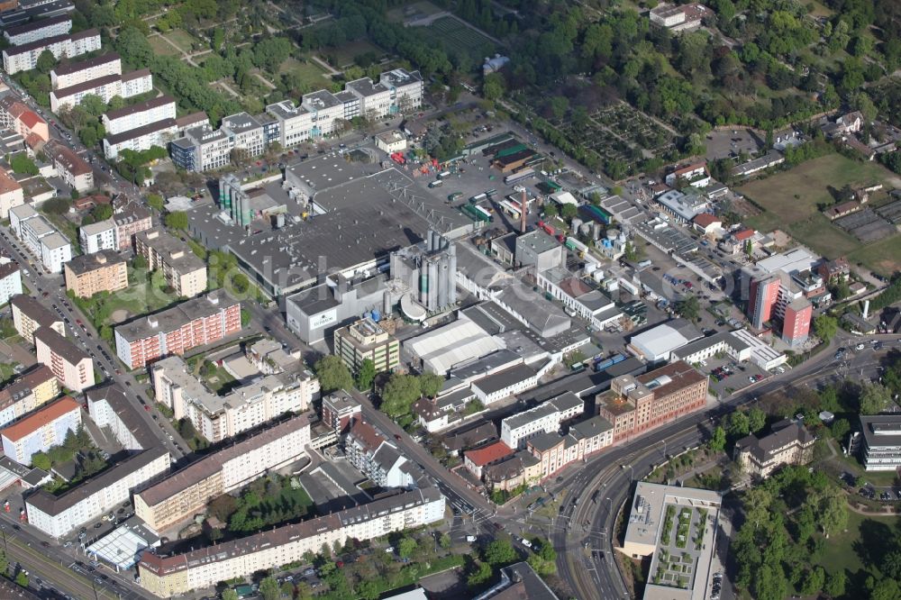 Aerial photograph Mannheim - Old brewery in the Röntgenstraße in Mannheim in Baden-Württemberg. In the back the Eichbaum- Brewery in Mannheim in the state of Baden Wurttemberg