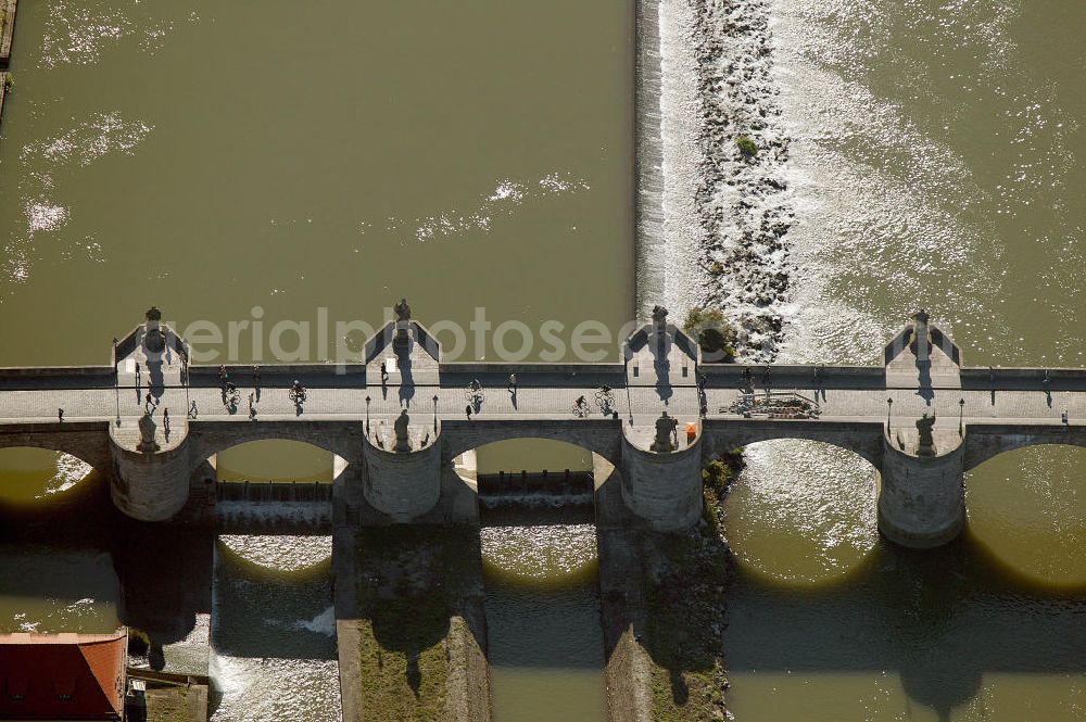 Aerial image Würzburg - Blick auf die Alte Mainbrücke in Würzburg. Das Bauwerk war bis 1886 einziger Flussübergang in Würzburg und ist die älteste Brücke über den Main in der unterfränkischen Stadt. View of the Old Main Bridge in Würzburg. The building was until 1886 the only river crossing in Würzburg and is the oldest bridge across the Main in the Franconian town.