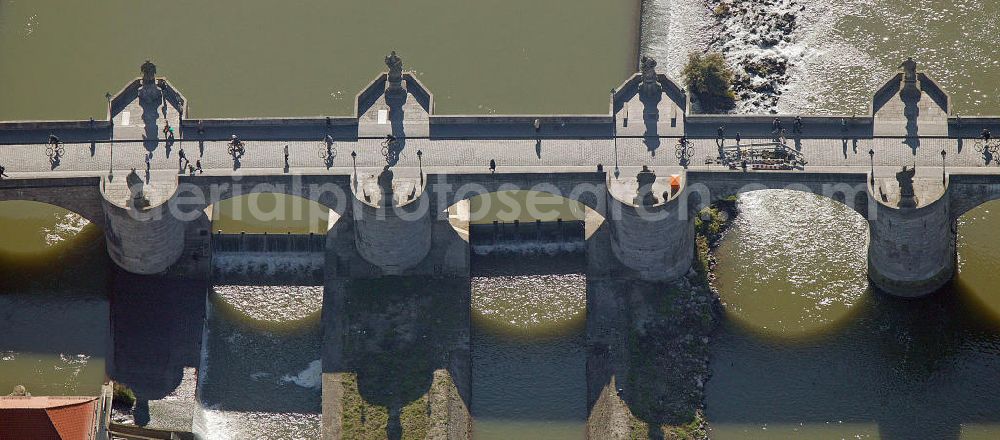 Aerial photograph Würzburg - Blick auf die Alte Mainbrücke in Würzburg. Das Bauwerk war bis 1886 einziger Flussübergang in Würzburg und ist die älteste Brücke über den Main in der unterfränkischen Stadt. View of the Old Main Bridge in Würzburg. The building was until 1886 the only river crossing in Würzburg and is the oldest bridge across the Main in the Franconian town.