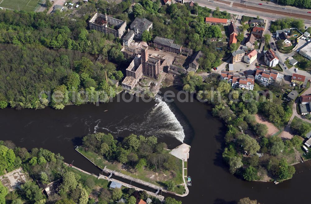 Halle / Saale - Gesundbrunnen from the bird's eye view: Ruine Alte Papiermühle, auch Cröllwitzer Actien-Papierfabrik genannt, beim Böllberger Weg im Stadtteil Gesundbrunnen in Halle an der Saale, Sachsen-Anhalt. Ruin old papermill, also called Croellwitzer Actien Papierfabrik, at the street Böllberger Weg in the borough Gesundbrunnen in Halle/Saale, Saxony-Anhalt.