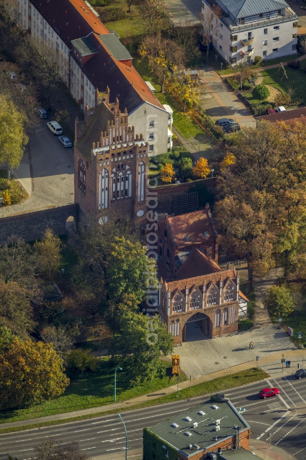 Aerial photograph Neubrandenburg - Old city gates in the city wall in the center of the city of the four gates Neubrandenburg in Mecklenburg - Western Pomerania