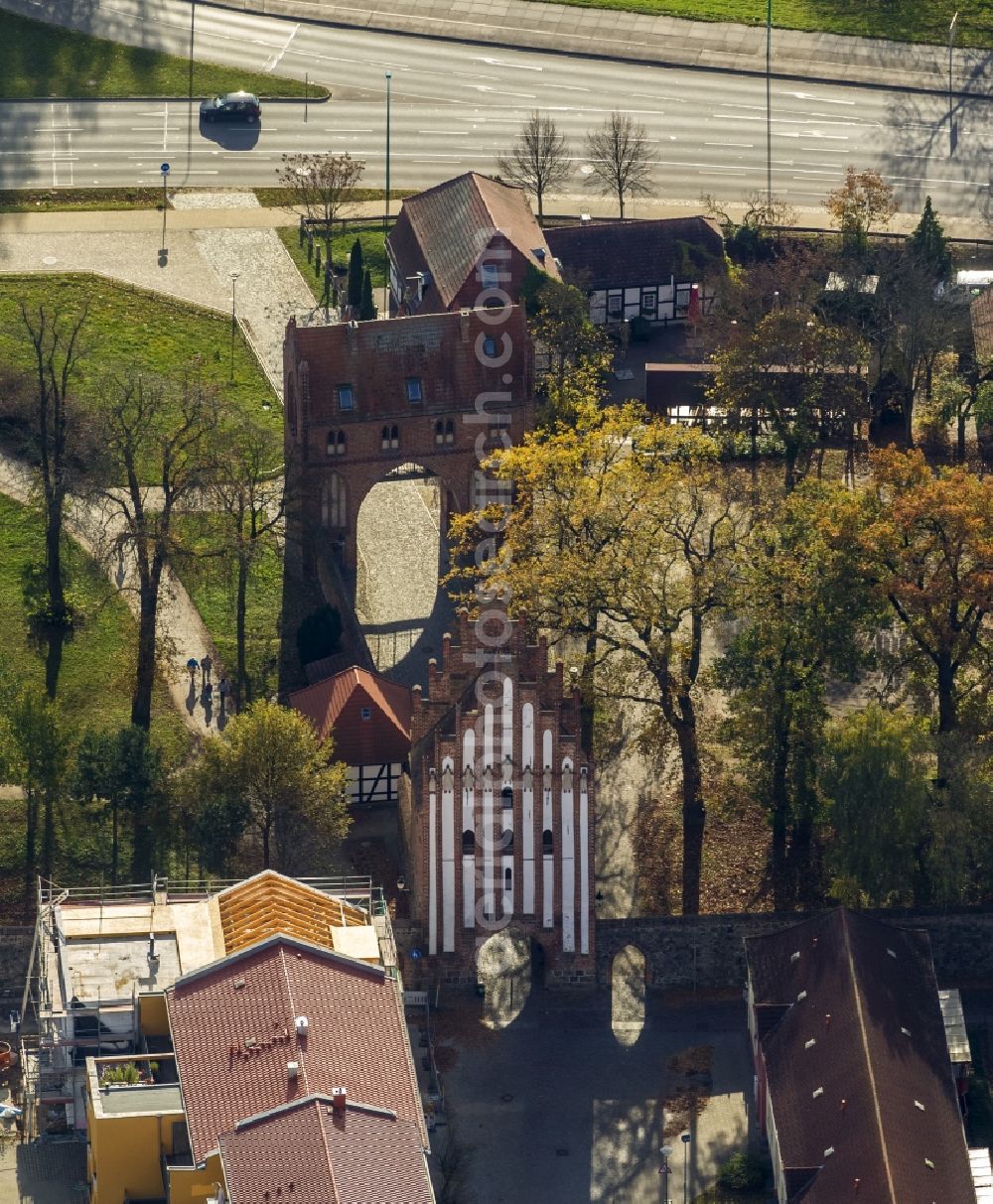 Aerial photograph Neubrandenburg - Old city gates in the city wall in the center of the city of the four gates Neubrandenburg in Mecklenburg - Western Pomerania