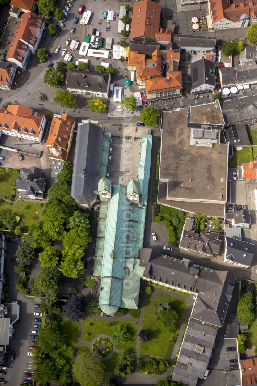 Aerial image Werl - Old Sanctuary and Pilgrimage Basilica - neo-romantic church hall with green towers in Werl in the state of North Rhine-Westphalia