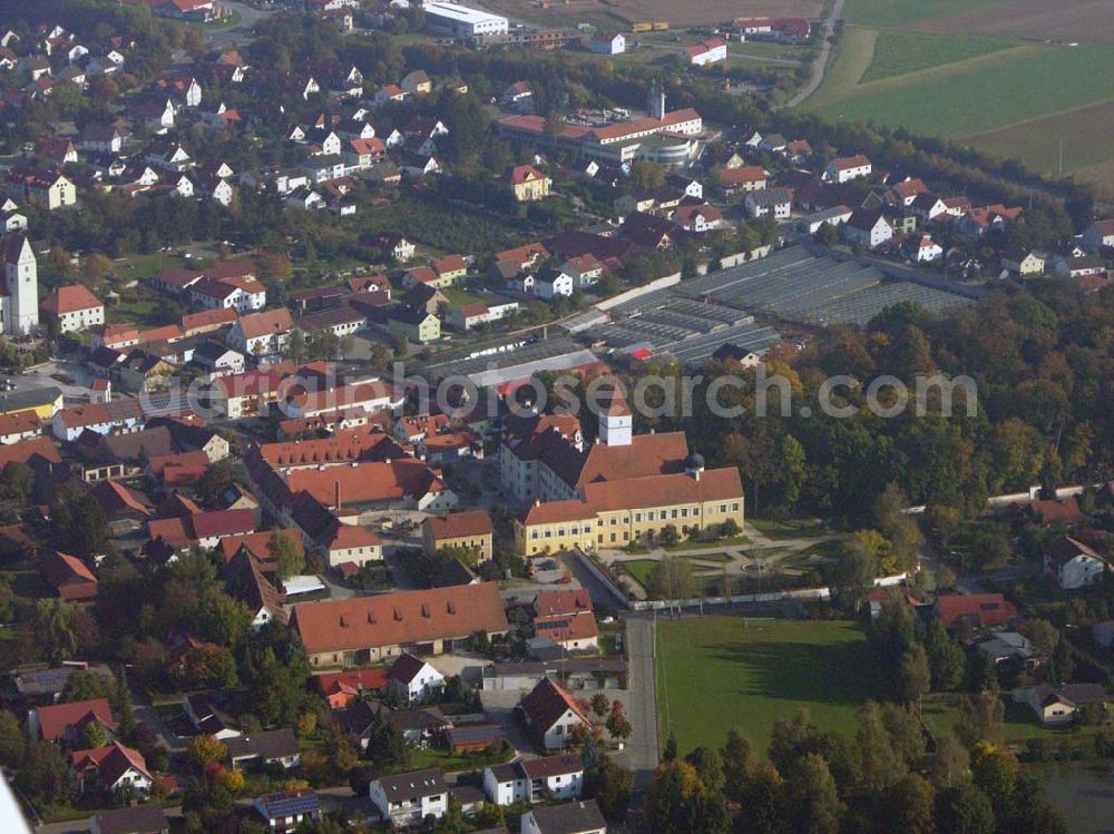 Aerial image Alteglofsheim - Stadtzentrum von Alteglofsheim mit Sicht auf das Schloss Alteglofsheim, welches heute der Sitz der 3. Bayerischen Musikakademie ist. Anschrift: Bayerische MusikAkademie, Schloss Alteglofsheim, Am Schlosshof 1, 93087 Alteglofsheim, Telefon: (0 94 53) 99 31 - 0, Telefax: (0 94 53) 99 31 - 99, info@musikakademie-alteglofsheim.de