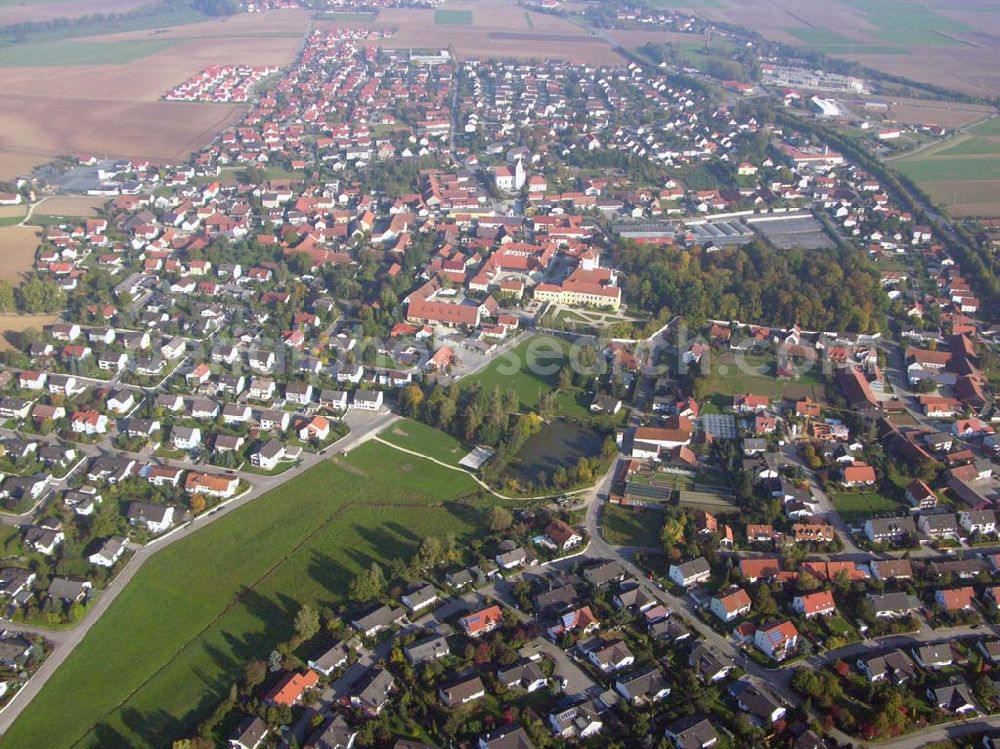 Alteglofsheim from above - Stadtzentrum von Alteglofsheim mit Sicht auf das Schloss Alteglofsheim, welches heute der Sitz der 3. Bayerischen Musikakademie ist. Anschrift: Bayerische MusikAkademie, Schloss Alteglofsheim, Am Schlosshof 1, 93087 Alteglofsheim, Telefon: (0 94 53) 99 31 - 0, Telefax: (0 94 53) 99 31 - 99, info@musikakademie-alteglofsheim.de