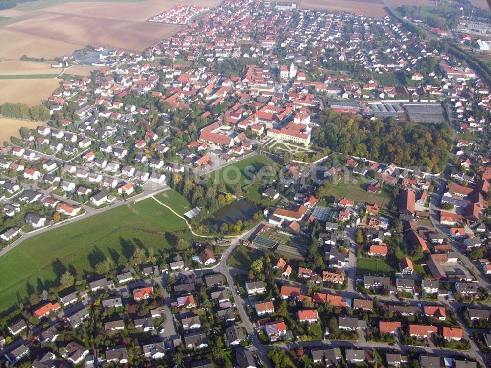 Alteglofsheim from the bird's eye view: Stadtzentrum von Alteglofsheim mit Sicht auf das Schloss Alteglofsheim, welches heute der Sitz der 3. Bayerischen Musikakademie ist. Anschrift: Bayerische MusikAkademie, Schloss Alteglofsheim, Am Schlosshof 1, 93087 Alteglofsheim, Telefon: (0 94 53) 99 31 - 0, Telefax: (0 94 53) 99 31 - 99, info@musikakademie-alteglofsheim.de