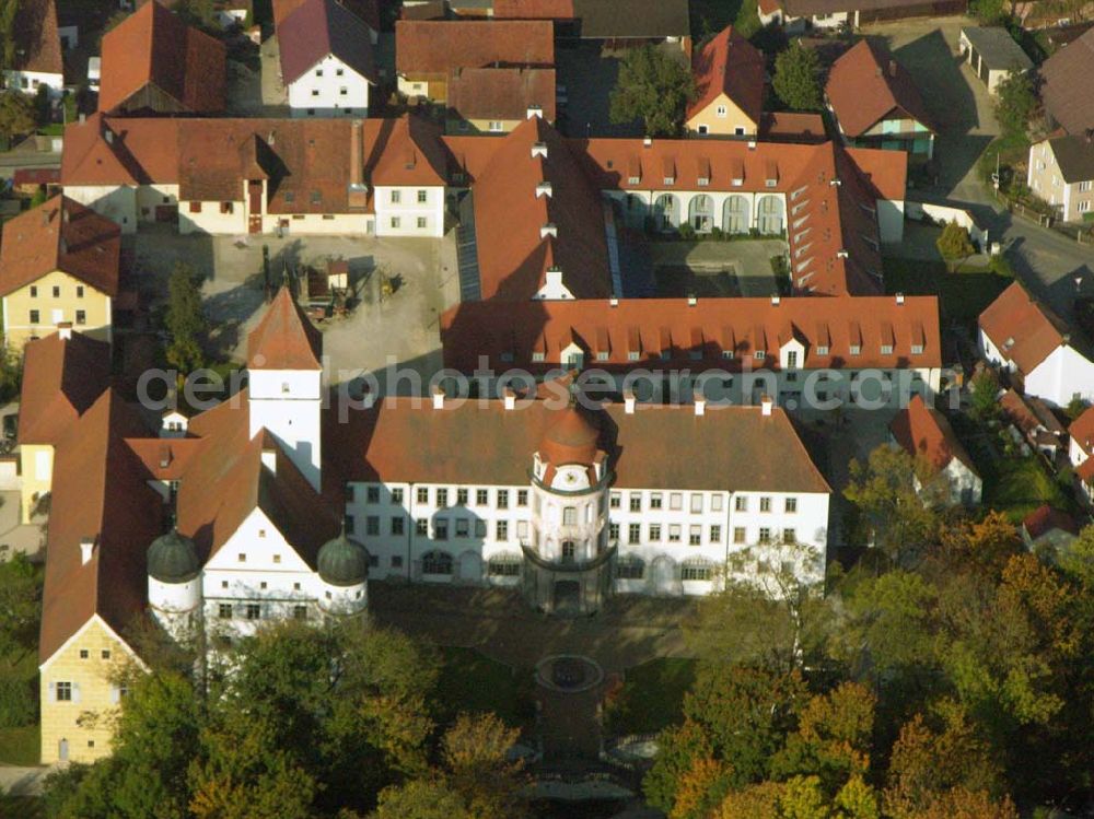 Alteglofsheim from above - Stadtzentrum von Alteglofsheim mit Sicht auf das Schloss Alteglofsheim, welches heute der Sitz der 3. Bayerischen Musikakademie ist. Anschrift: Bayerische MusikAkademie, Schloss Alteglofsheim, Am Schlosshof 1, 93087 Alteglofsheim, Telefon: (0 94 53) 99 31 - 0, Telefax: (0 94 53) 99 31 - 99, info@musikakademie-alteglofsheim.de