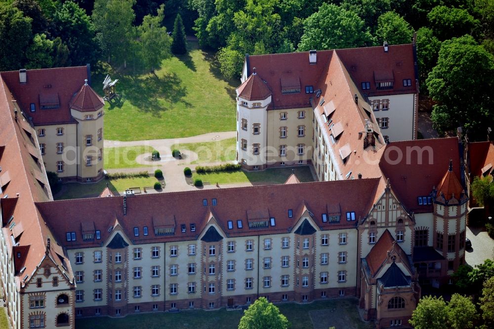 Aerial photograph Halle an der Saale - Nursing home for the elderly in the Riebeckpark in Halle at the Saale river in the state Saxony-Anhalt