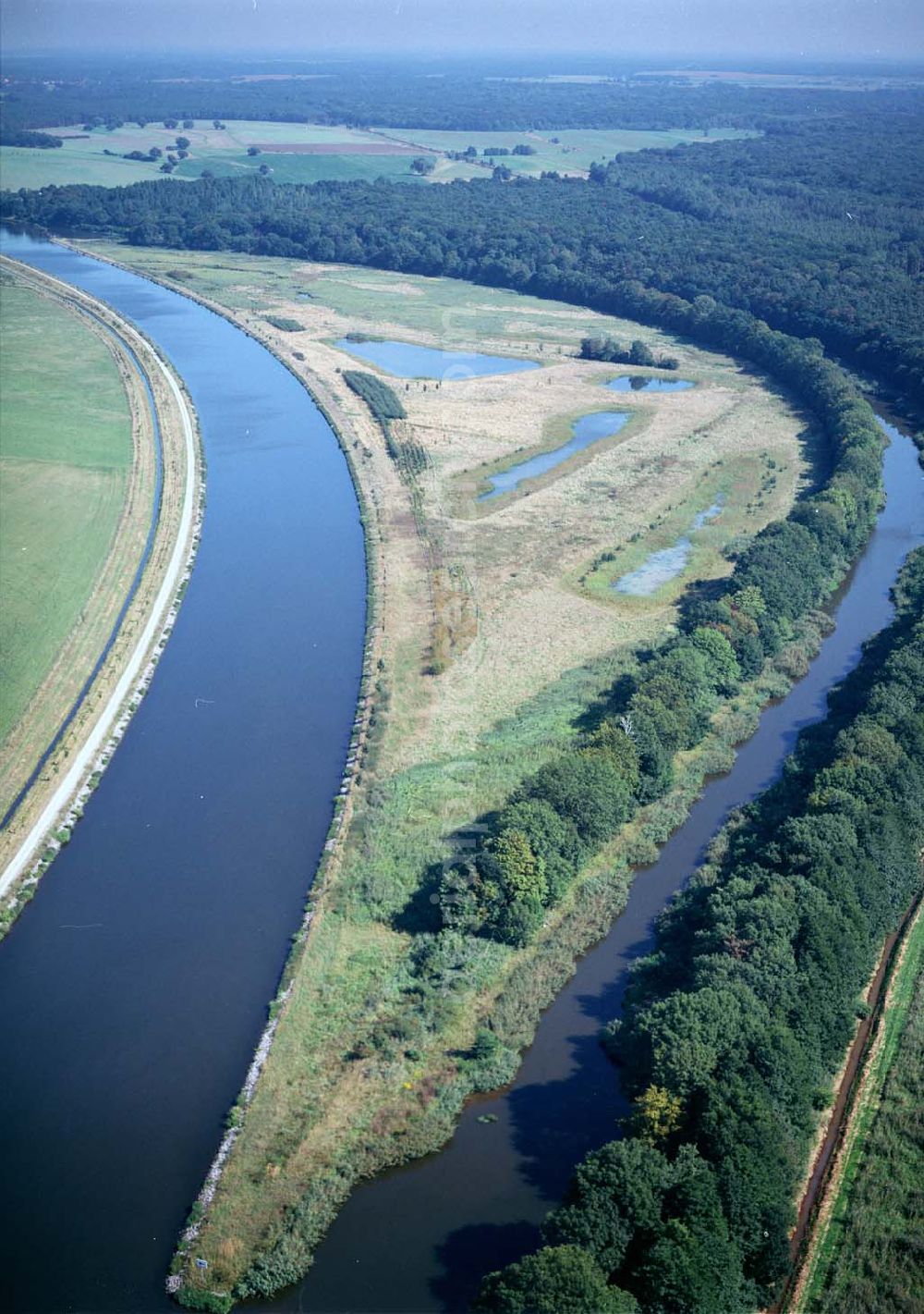 Parchau from the bird's eye view: Blick auf den alten Elbe-Havel-Verlauf bei Parchau. Ein Ausbauprojekt des Wasserstraßenneubauamtes Magdeburg.