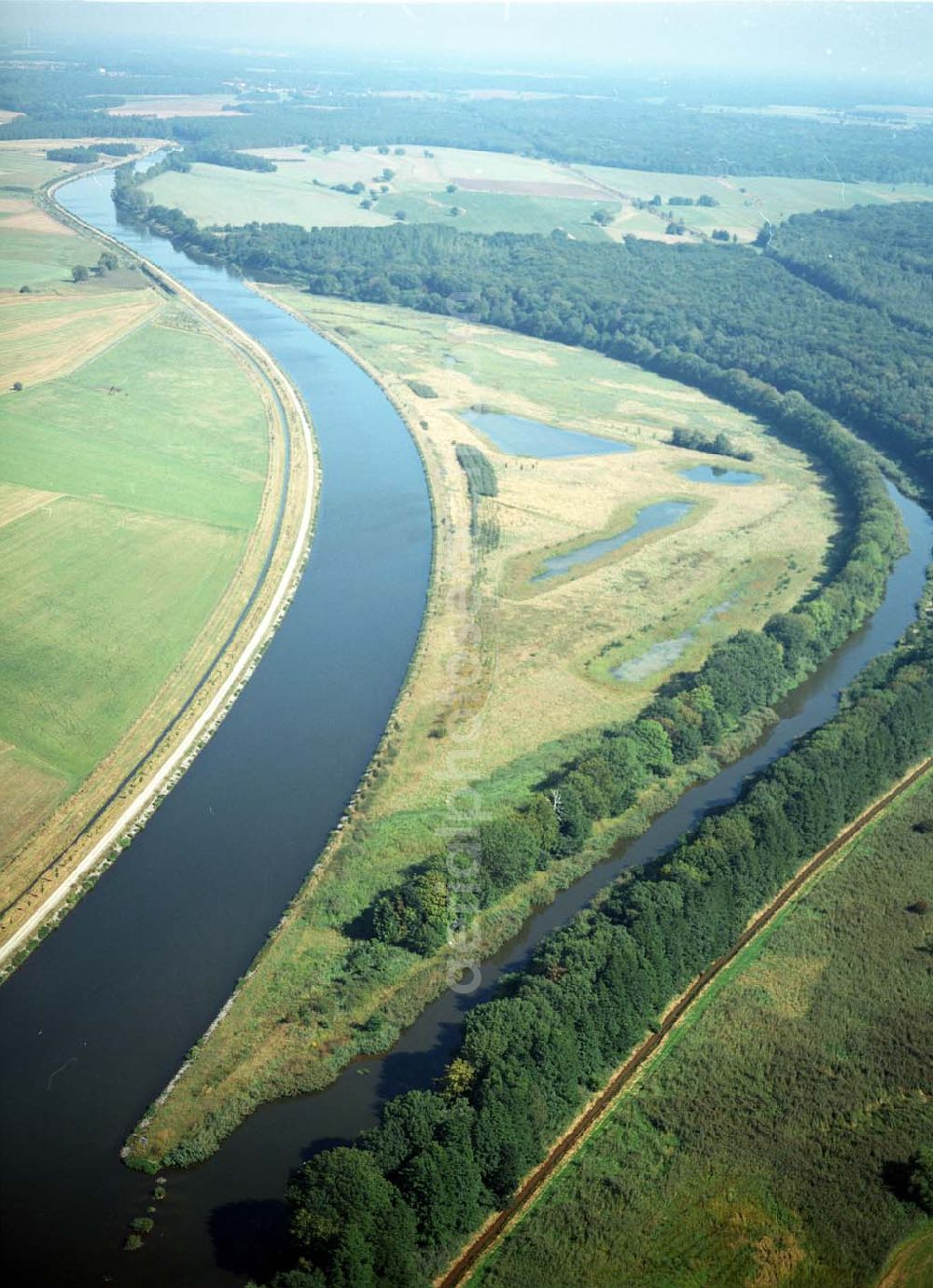 Aerial photograph Parchau - Blick auf den alten Elbe-Havel-Verlauf bei Parchau. Ein Ausbauprojekt des Wasserstraßenneubauamtes Magdeburg.