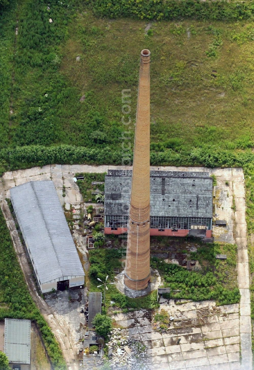 Aerial image Eisenach - In the picture we see a chimney and warehouses on an industrial wasteland in Eisenach in Thuringia