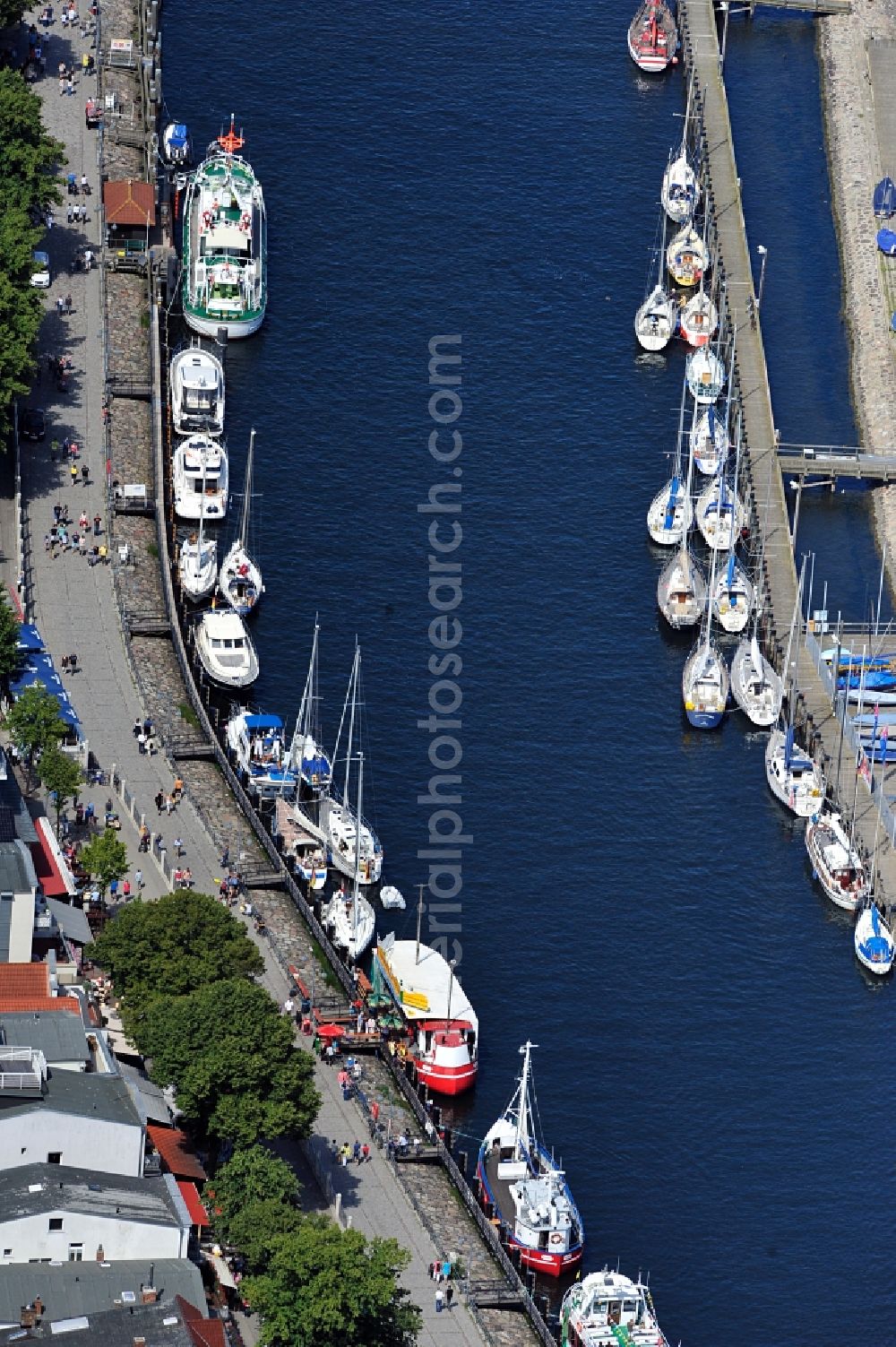 Aerial photograph Rostock / Warnemünde - View of the Alter Strom in Warnemünde in Mecklenburg Western Pomerania