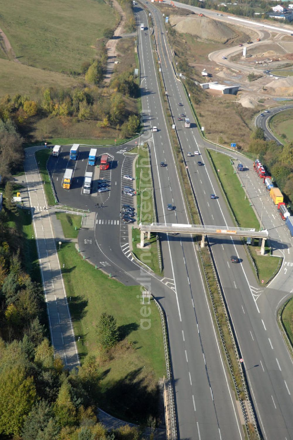 Eisenach from the bird's eye view: Blick auf den bisherigen Verlauf der Autobahn / A 4 bei Eisenach über die Hörselberge. Dieser Trassen-Abschnitt soll nach der Inbetriebnahme der neu gebauten A4-Umfahrung ab Januar nächsten Jahres zurück gebaut und teilweise renaturiert werden. Durchgeführt werden die im Zuge dieses Projektes notwendigen Arbeiten unter an derem von den Mitarbeitern der Niederlassung Weimar der EUROVIA Verkehrsbau Union sowie der Niederlassungen Abbruch und Erdbau, Betonstraßenbau, Ingenieurbau und TECO Schallschutz der EUROVIA Beton sowie der DEGES.