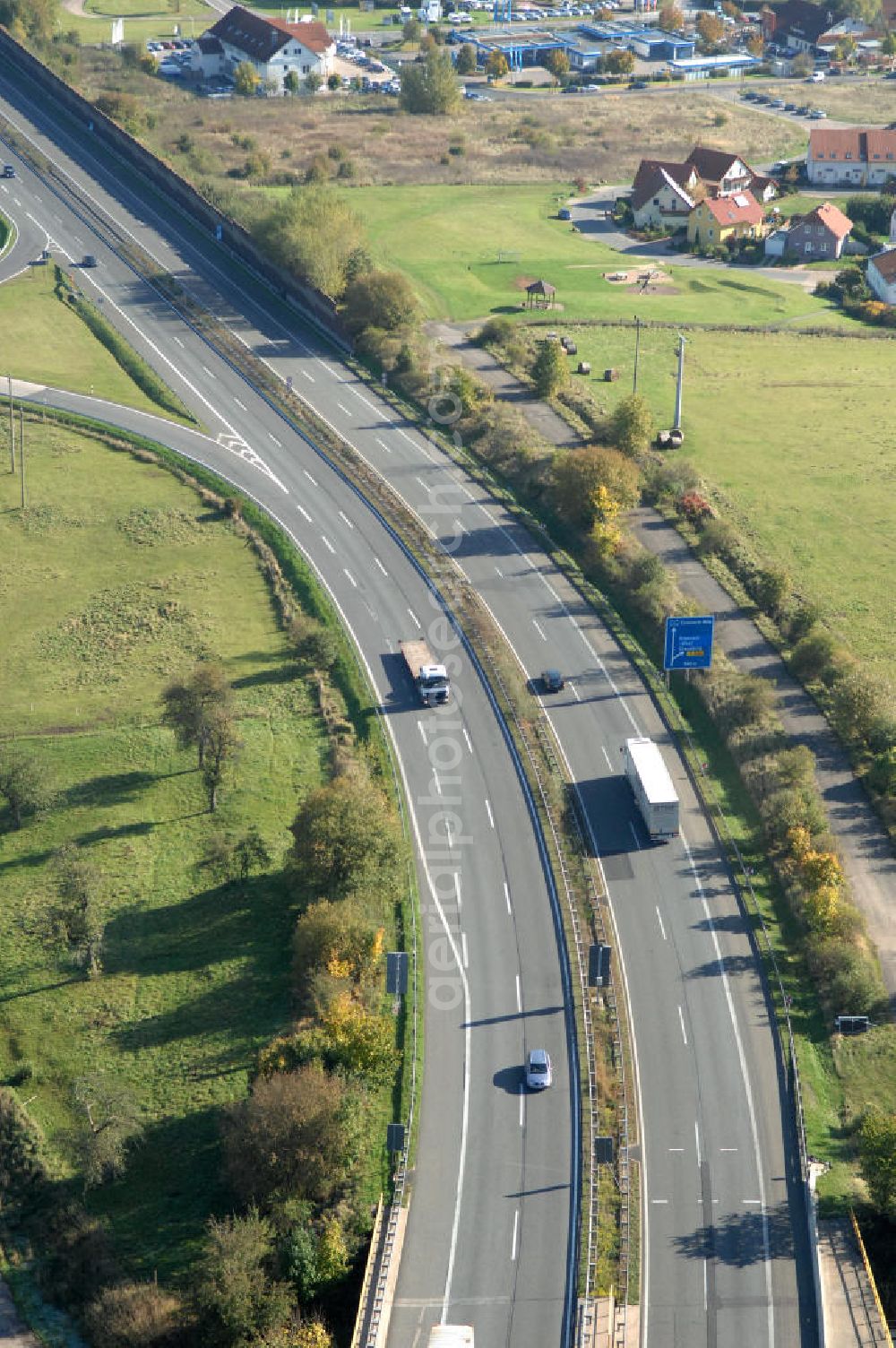 Eisenach from above - Blick auf den bisherigen Verlauf der Autobahn / A 4 bei Eisenach über die Hörselberge. Dieser Trassen-Abschnitt soll nach der Inbetriebnahme der neu gebauten A4-Umfahrung ab Januar nächsten Jahres zurück gebaut und teilweise renaturiert werden. Durchgeführt werden die im Zuge dieses Projektes notwendigen Arbeiten unter an derem von den Mitarbeitern der Niederlassung Weimar der EUROVIA Verkehrsbau Union sowie der Niederlassungen Abbruch und Erdbau, Betonstraßenbau, Ingenieurbau und TECO Schallschutz der EUROVIA Beton sowie der DEGES.