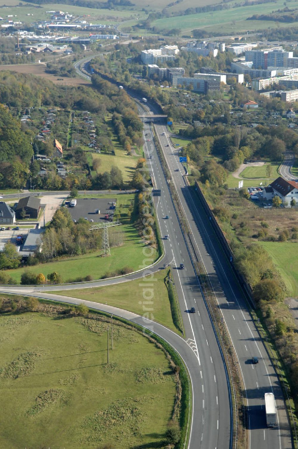 Aerial image Eisenach - Blick auf den bisherigen Verlauf der Autobahn / A 4 bei Eisenach über die Hörselberge. Dieser Trassen-Abschnitt soll nach der Inbetriebnahme der neu gebauten A4-Umfahrung ab Januar nächsten Jahres zurück gebaut und teilweise renaturiert werden. Durchgeführt werden die im Zuge dieses Projektes notwendigen Arbeiten unter an derem von den Mitarbeitern der Niederlassung Weimar der EUROVIA Verkehrsbau Union sowie der Niederlassungen Abbruch und Erdbau, Betonstraßenbau, Ingenieurbau und TECO Schallschutz der EUROVIA Beton sowie der DEGES.