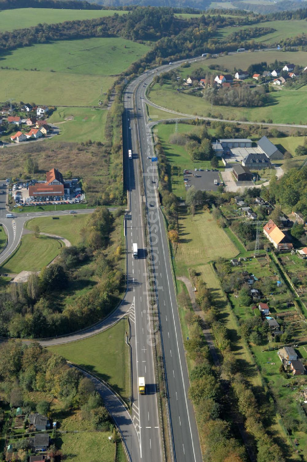 Eisenach from the bird's eye view: Blick auf den bisherigen Verlauf der Autobahn / A 4 bei Eisenach über die Hörselberge. Dieser Trassen-Abschnitt soll nach der Inbetriebnahme der neu gebauten A4-Umfahrung ab Januar nächsten Jahres zurück gebaut und teilweise renaturiert werden. Durchgeführt werden die im Zuge dieses Projektes notwendigen Arbeiten unter an derem von den Mitarbeitern der Niederlassung Weimar der EUROVIA Verkehrsbau Union sowie der Niederlassungen Abbruch und Erdbau, Betonstraßenbau, Ingenieurbau und TECO Schallschutz der EUROVIA Beton sowie der DEGES.