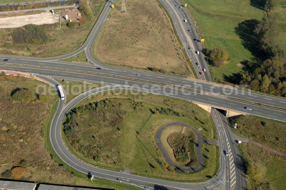 Eisenach from the bird's eye view: Blick auf den bisherigen Verlauf der Autobahn / A 4 bei Eisenach über die Hörselberge. Dieser Trassen-Abschnitt soll nach der Inbetriebnahme der neu gebauten A4-Umfahrung ab Januar nächsten Jahres zurück gebaut und teilweise renaturiert werden. Durchgeführt werden die im Zuge dieses Projektes notwendigen Arbeiten unter an derem von den Mitarbeitern der Niederlassung Weimar der EUROVIA Verkehrsbau Union sowie der Niederlassungen Abbruch und Erdbau, Betonstraßenbau, Ingenieurbau und TECO Schallschutz der EUROVIA Beton sowie der DEGES.