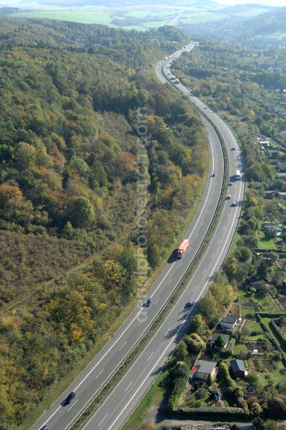 Eisenach from above - Blick auf den bisherigen Verlauf der Autobahn / A 4 bei Eisenach über die Hörselberge. Dieser Trassen-Abschnitt soll nach der Inbetriebnahme der neu gebauten A4-Umfahrung ab Januar nächsten Jahres zurück gebaut und teilweise renaturiert werden. Durchgeführt werden die im Zuge dieses Projektes notwendigen Arbeiten unter an derem von den Mitarbeitern der Niederlassung Weimar der EUROVIA Verkehrsbau Union sowie der Niederlassungen Abbruch und Erdbau, Betonstraßenbau, Ingenieurbau und TECO Schallschutz der EUROVIA Beton sowie der DEGES.