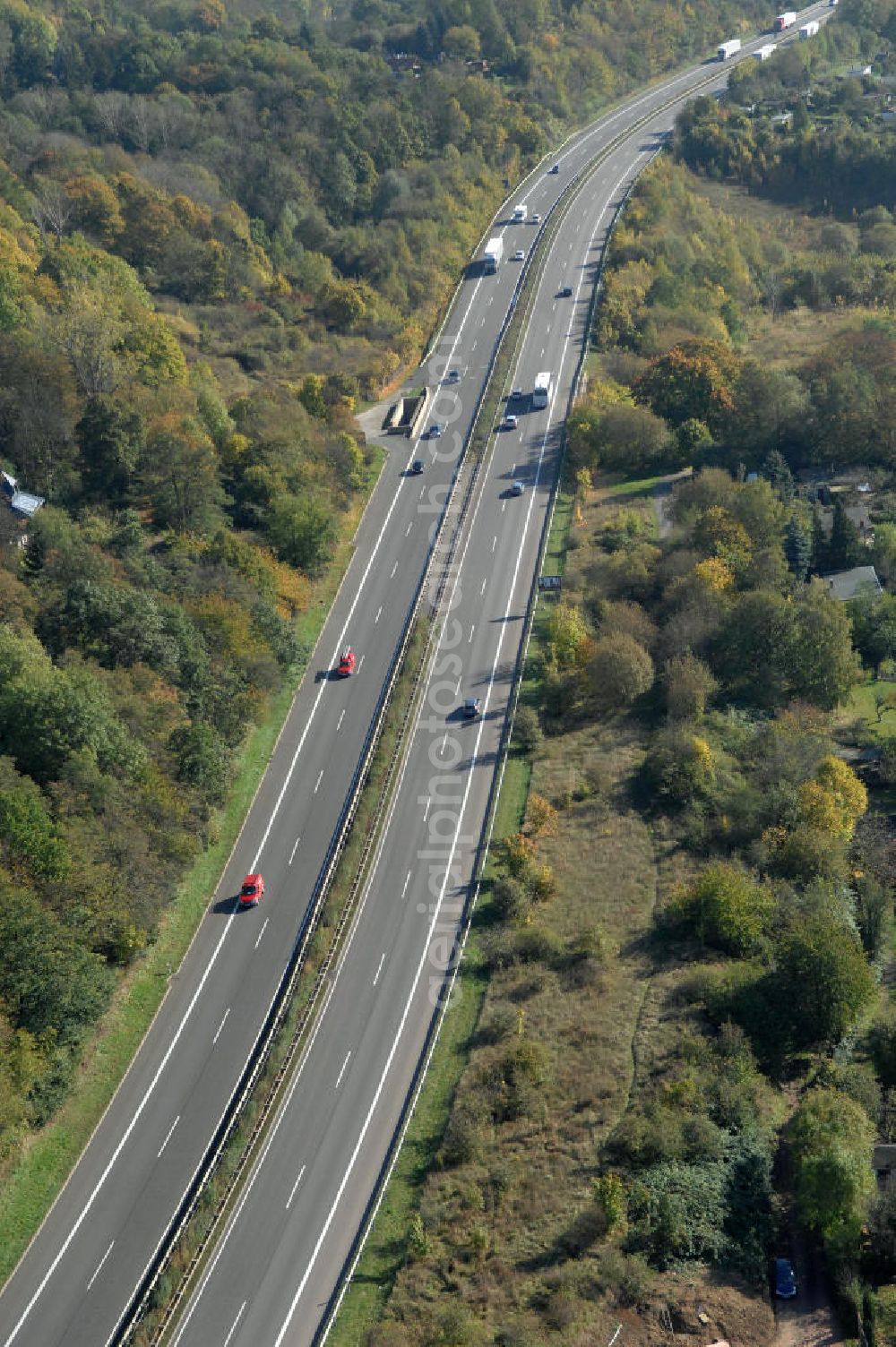 Eisenach from above - Blick auf den bisherigen Verlauf der Autobahn / A 4 bei Eisenach über die Hörselberge. Dieser Trassen-Abschnitt soll nach der Inbetriebnahme der neu gebauten A4-Umfahrung ab Januar nächsten Jahres zurück gebaut und teilweise renaturiert werden. Durchgeführt werden die im Zuge dieses Projektes notwendigen Arbeiten unter an derem von den Mitarbeitern der Niederlassung Weimar der EUROVIA Verkehrsbau Union sowie der Niederlassungen Abbruch und Erdbau, Betonstraßenbau, Ingenieurbau und TECO Schallschutz der EUROVIA Beton sowie der DEGES.