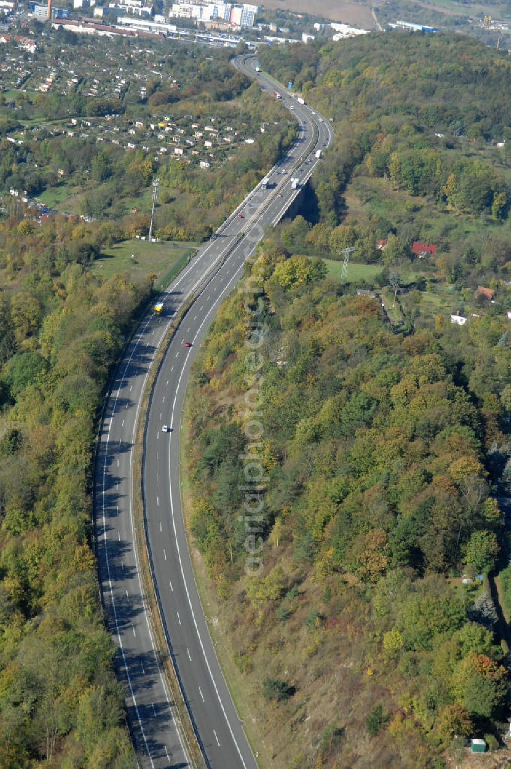 Eisenach from the bird's eye view: Blick auf den bisherigen Verlauf der Autobahn / A 4 bei Eisenach über die Hörselberge. Dieser Trassen-Abschnitt soll nach der Inbetriebnahme der neu gebauten A4-Umfahrung ab Januar nächsten Jahres zurück gebaut und teilweise renaturiert werden. Durchgeführt werden die im Zuge dieses Projektes notwendigen Arbeiten unter an derem von den Mitarbeitern der Niederlassung Weimar der EUROVIA Verkehrsbau Union sowie der Niederlassungen Abbruch und Erdbau, Betonstraßenbau, Ingenieurbau und TECO Schallschutz der EUROVIA Beton sowie der DEGES.