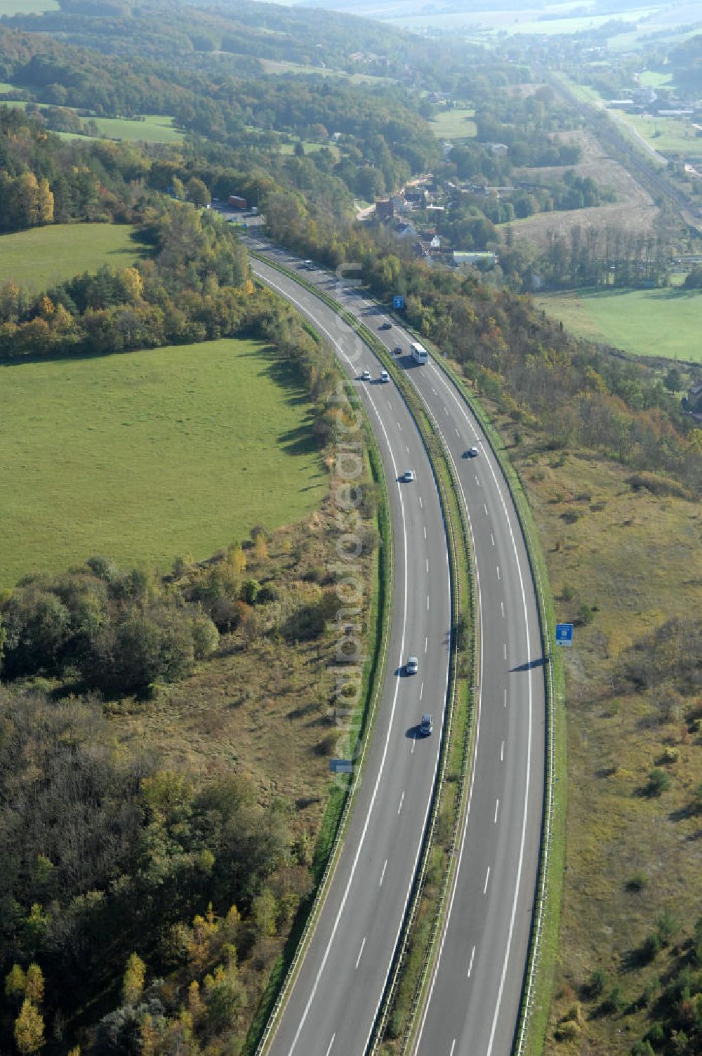 Aerial photograph Eisenach - Blick auf den bisherigen Verlauf der Autobahn / A 4 bei Eisenach über die Hörselberge. Dieser Trassen-Abschnitt soll nach der Inbetriebnahme der neu gebauten A4-Umfahrung ab Januar nächsten Jahres zurück gebaut und teilweise renaturiert werden. Durchgeführt werden die im Zuge dieses Projektes notwendigen Arbeiten unter an derem von den Mitarbeitern der Niederlassung Weimar der EUROVIA Verkehrsbau Union sowie der Niederlassungen Abbruch und Erdbau, Betonstraßenbau, Ingenieurbau und TECO Schallschutz der EUROVIA Beton sowie der DEGES.