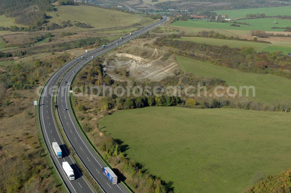 Aerial photograph Eisenach - Blick auf den bisherigen Verlauf der Autobahn / A 4 bei Eisenach über die Hörselberge. Dieser Trassen-Abschnitt soll nach der Inbetriebnahme der neu gebauten A4-Umfahrung ab Januar nächsten Jahres zurück gebaut und teilweise renaturiert werden. Durchgeführt werden die im Zuge dieses Projektes notwendigen Arbeiten unter an derem von den Mitarbeitern der Niederlassung Weimar der EUROVIA Verkehrsbau Union sowie der Niederlassungen Abbruch und Erdbau, Betonstraßenbau, Ingenieurbau und TECO Schallschutz der EUROVIA Beton sowie der DEGES.