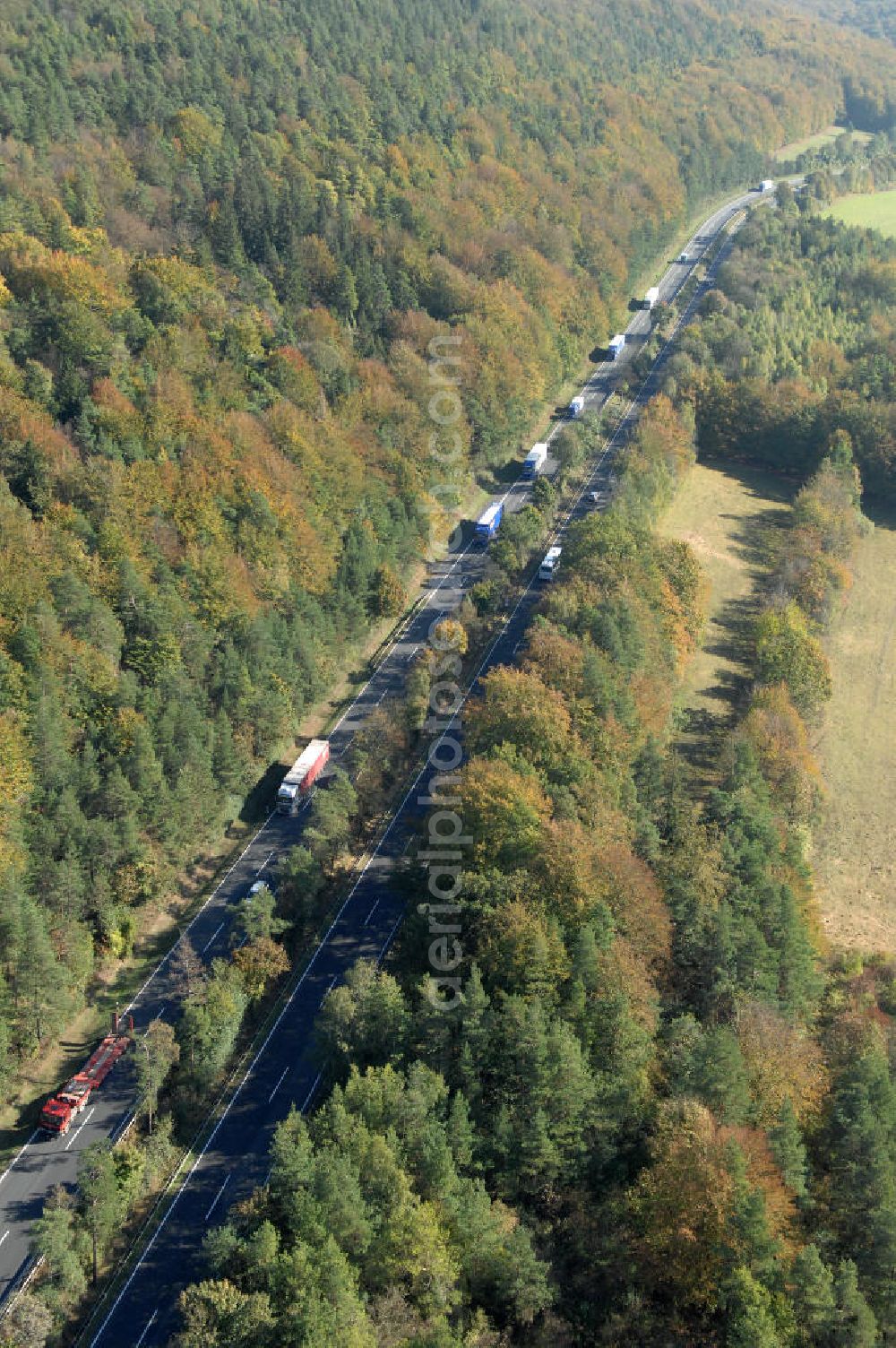 Aerial image Eisenach - Blick auf den bisherigen Verlauf der Autobahn / A 4 bei Eisenach über die Hörselberge. Dieser Trassen-Abschnitt soll nach der Inbetriebnahme der neu gebauten A4-Umfahrung ab Januar nächsten Jahres zurück gebaut und teilweise renaturiert werden. Durchgeführt werden die im Zuge dieses Projektes notwendigen Arbeiten unter an derem von den Mitarbeitern der Niederlassung Weimar der EUROVIA Verkehrsbau Union sowie der Niederlassungen Abbruch und Erdbau, Betonstraßenbau, Ingenieurbau und TECO Schallschutz der EUROVIA Beton sowie der DEGES.