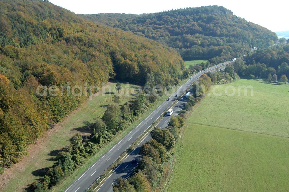 Eisenach from the bird's eye view: Blick auf den bisherigen Verlauf der Autobahn / A 4 bei Eisenach über die Hörselberge. Dieser Trassen-Abschnitt soll nach der Inbetriebnahme der neu gebauten A4-Umfahrung ab Januar nächsten Jahres zurück gebaut und teilweise renaturiert werden. Durchgeführt werden die im Zuge dieses Projektes notwendigen Arbeiten unter an derem von den Mitarbeitern der Niederlassung Weimar der EUROVIA Verkehrsbau Union sowie der Niederlassungen Abbruch und Erdbau, Betonstraßenbau, Ingenieurbau und TECO Schallschutz der EUROVIA Beton sowie der DEGES.