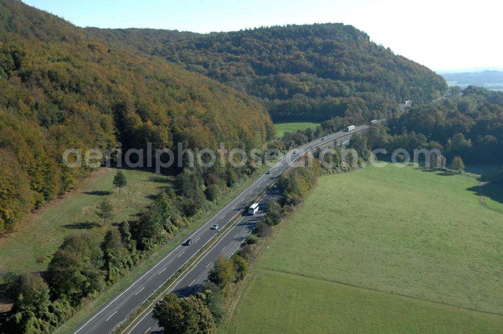 Aerial image Eisenach - Blick auf den bisherigen Verlauf der Autobahn / A 4 bei Eisenach über die Hörselberge. Dieser Trassen-Abschnitt soll nach der Inbetriebnahme der neu gebauten A4-Umfahrung ab Januar nächsten Jahres zurück gebaut und teilweise renaturiert werden. Durchgeführt werden die im Zuge dieses Projektes notwendigen Arbeiten unter an derem von den Mitarbeitern der Niederlassung Weimar der EUROVIA Verkehrsbau Union sowie der Niederlassungen Abbruch und Erdbau, Betonstraßenbau, Ingenieurbau und TECO Schallschutz der EUROVIA Beton sowie der DEGES.