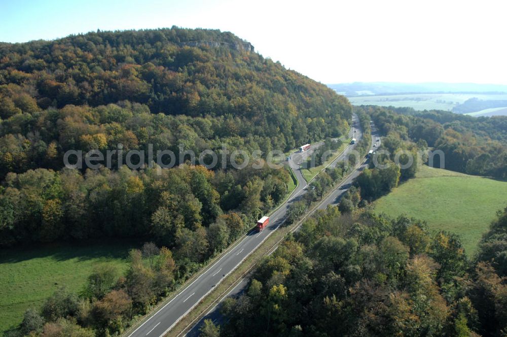 Aerial photograph Eisenach - Blick auf den bisherigen Verlauf der Autobahn / A 4 bei Eisenach über die Hörselberge. Dieser Trassen-Abschnitt soll nach der Inbetriebnahme der neu gebauten A4-Umfahrung ab Januar nächsten Jahres zurück gebaut und teilweise renaturiert werden. Durchgeführt werden die im Zuge dieses Projektes notwendigen Arbeiten unter an derem von den Mitarbeitern der Niederlassung Weimar der EUROVIA Verkehrsbau Union sowie der Niederlassungen Abbruch und Erdbau, Betonstraßenbau, Ingenieurbau und TECO Schallschutz der EUROVIA Beton sowie der DEGES.