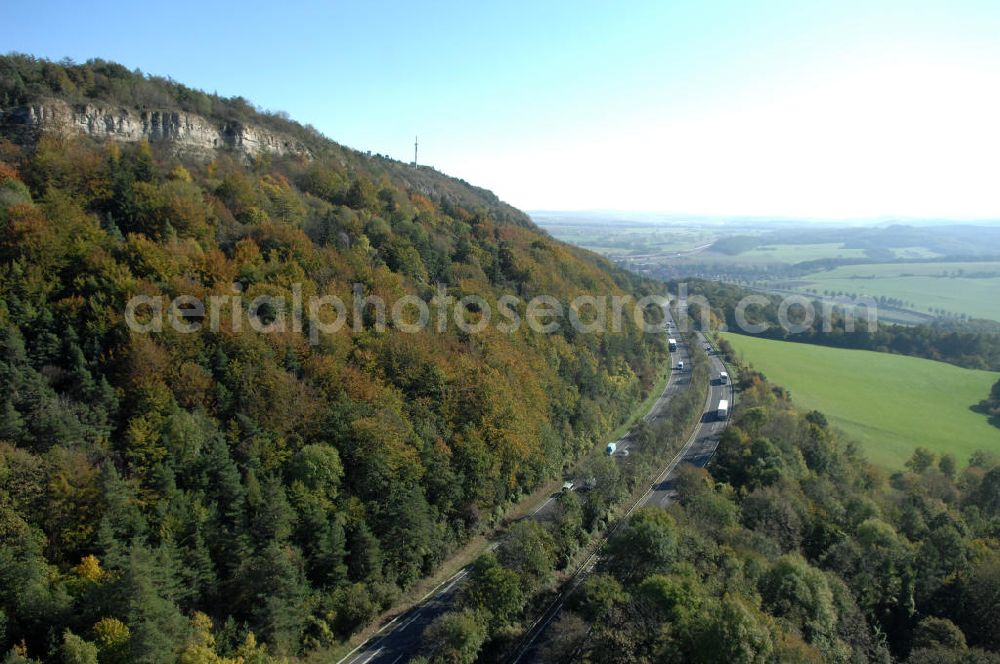 Eisenach from the bird's eye view: Blick auf den bisherigen Verlauf der Autobahn / A 4 bei Eisenach über die Hörselberge. Dieser Trassen-Abschnitt soll nach der Inbetriebnahme der neu gebauten A4-Umfahrung ab Januar nächsten Jahres zurück gebaut und teilweise renaturiert werden. Durchgeführt werden die im Zuge dieses Projektes notwendigen Arbeiten unter an derem von den Mitarbeitern der Niederlassung Weimar der EUROVIA Verkehrsbau Union sowie der Niederlassungen Abbruch und Erdbau, Betonstraßenbau, Ingenieurbau und TECO Schallschutz der EUROVIA Beton sowie der DEGES.