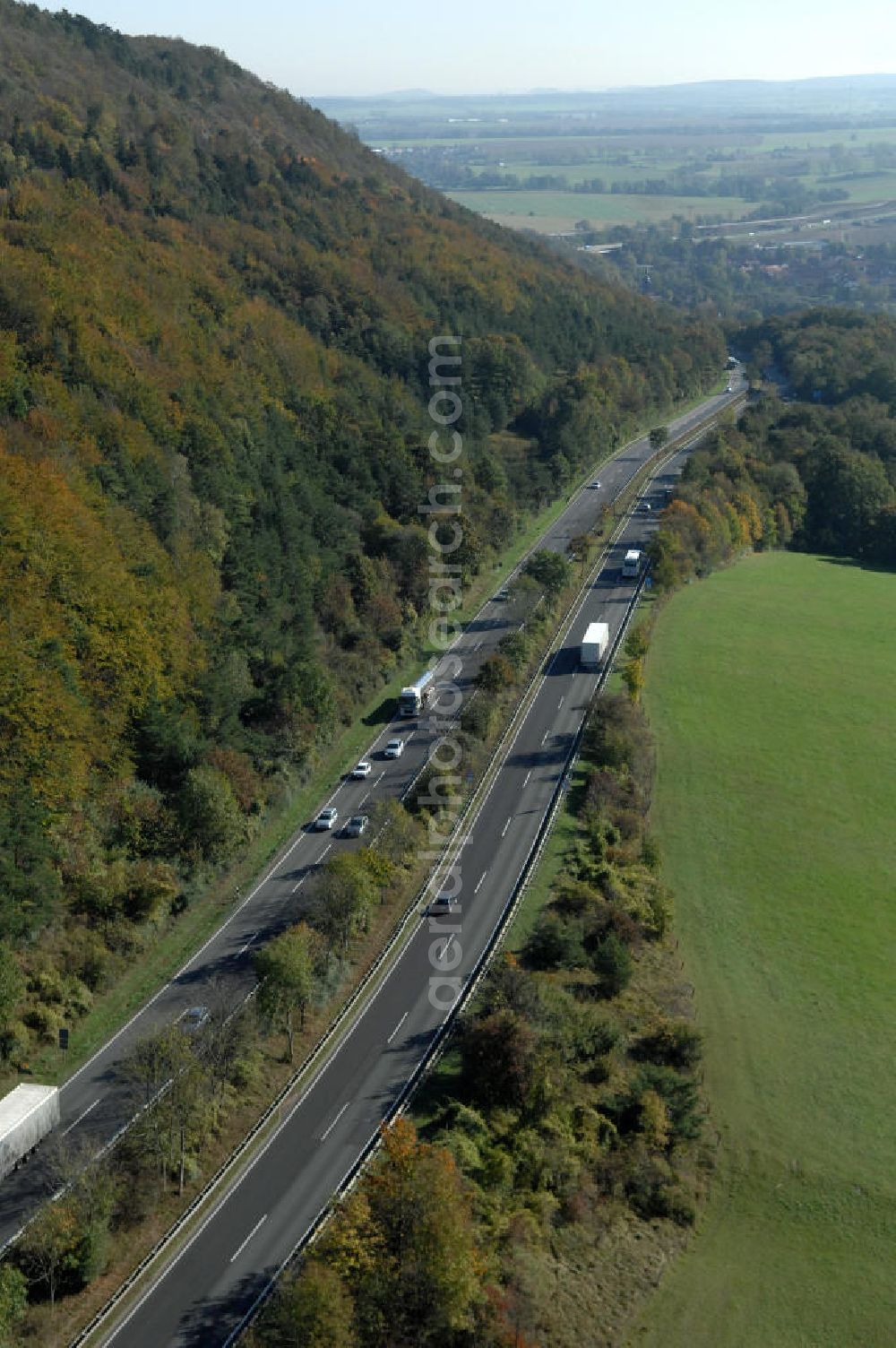 Aerial image Eisenach - Blick auf den bisherigen Verlauf der Autobahn / A 4 bei Eisenach über die Hörselberge. Dieser Trassen-Abschnitt soll nach der Inbetriebnahme der neu gebauten A4-Umfahrung ab Januar nächsten Jahres zurück gebaut und teilweise renaturiert werden. Durchgeführt werden die im Zuge dieses Projektes notwendigen Arbeiten unter an derem von den Mitarbeitern der Niederlassung Weimar der EUROVIA Verkehrsbau Union sowie der Niederlassungen Abbruch und Erdbau, Betonstraßenbau, Ingenieurbau und TECO Schallschutz der EUROVIA Beton sowie der DEGES.