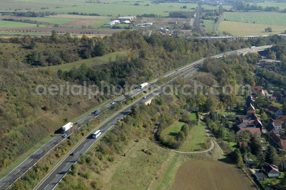 Aerial image Eisenach - Blick auf den bisherigen Verlauf der Autobahn / A 4 bei Eisenach über die Hörselberge. Dieser Trassen-Abschnitt soll nach der Inbetriebnahme der neu gebauten A4-Umfahrung ab Januar nächsten Jahres zurück gebaut und teilweise renaturiert werden. Durchgeführt werden die im Zuge dieses Projektes notwendigen Arbeiten unter an derem von den Mitarbeitern der Niederlassung Weimar der EUROVIA Verkehrsbau Union sowie der Niederlassungen Abbruch und Erdbau, Betonstraßenbau, Ingenieurbau und TECO Schallschutz der EUROVIA Beton sowie der DEGES.