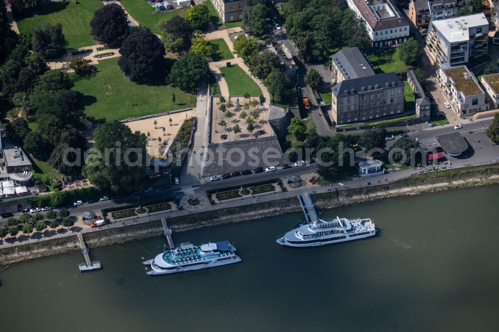 Bonn from the bird's eye view: Tourist attraction and sightseeing Alter Zoll on the Brassertufer in the district Zentrum in Bonn in the state North Rhine-Westphalia, Germany