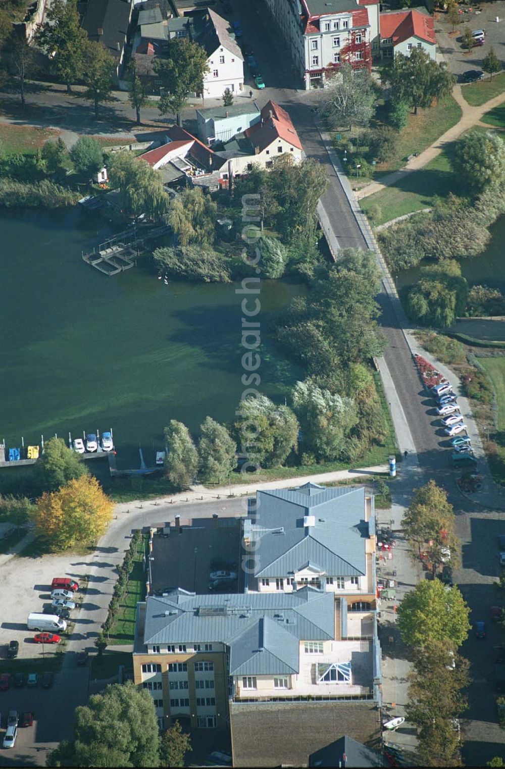 Werder ( Brandenburg ) from the bird's eye view: Das »Alte Brauhaus Werder« wurde 1887 erbaut und steht unter Denkmalschutz. 1995 wurde es aufgestockt und um einen Anbau erweitert. Beide Bauteile bilden ein Ensemble, das sich an der Hauptgeschäftsstraße befindet und in der Innenstadt von Werder einen architektonischen Schwerpunkt bildet. HVB Immobilien AG Der Standort unmittelbar am Ufer der Havel und kurz vor der Brücke in die historische Altstadt gehört zu den exponierten Lagen vor Ort.