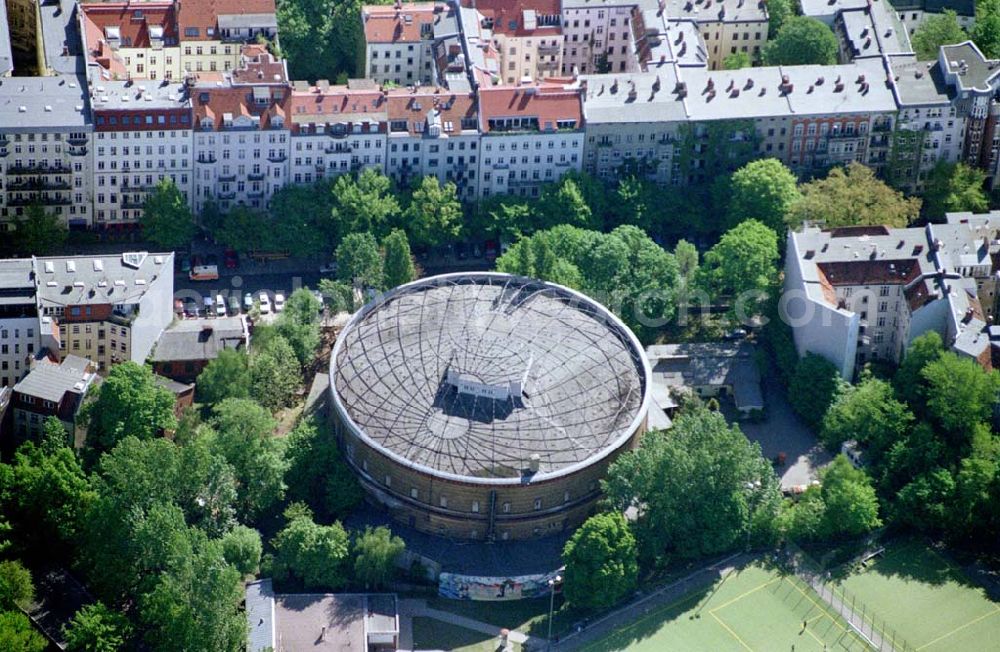 Aerial photograph Berlin / Tempelhof - Altes Gasometer an der Hasenheide am Flughafen Tempelhof. Ort: Berlin Datum: 05.05.03