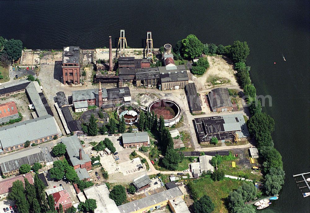 Potsdam from the bird's eye view: Potsdam -altes Gaswerk an der Schiffbauergasse. Planungsgelände für den Neubau des Hans Otto Theaters.