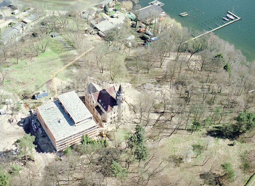 Wendisch-Rietz / Brandenburg from the bird's eye view: Altes Landschloß unmittelbar gegenüber des Golfplatzes am Scharmützelsee in Wendisch-Riez. Tourismusverein Scharmützelsee e.V. Geschäftsstelle: im Haus des Gastes Kleine Promenade 1, 15864 Wendisch Rietz, Tel.: 03 36 79 - 64 84-0, Fax: 03 36 79 - 64 84 30 tourismus@scharmuetzelsee.de Kur- und Fremdenverkehrsgesellschaft mbH Am Kurpark 1 15526 Bad Saarow Telefon: 033631/868 - 0 Telefax: 033631/868 - 120 eMail: info@bad-saarow.de Scharmützelsee Amtsdirektor: Carsten Krappmann Forsthausstraße 4 15524 Bad Saarow-Pieskow Tel.: 033631 / 45-141 Fax: 033631 / 45-101 poststelle@amt-scharmuetzelsee.de