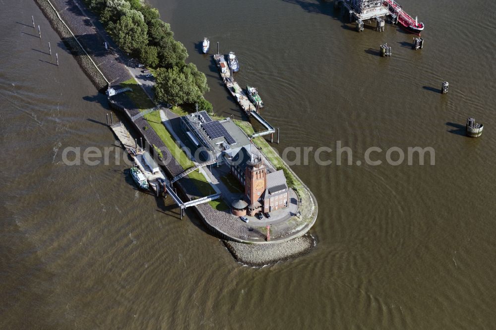 Aerial image Hamburg - Old pilot house Seemannshoeft on the Bubendey bank on the river Elbe in Waltershof in Hamburg, Germany