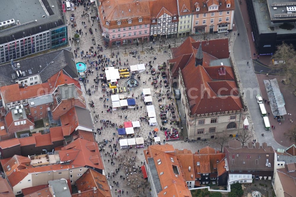 Aerial photograph Göttingen - Old town Hall building at the market downtown in Goettingen in the state Lower Saxony