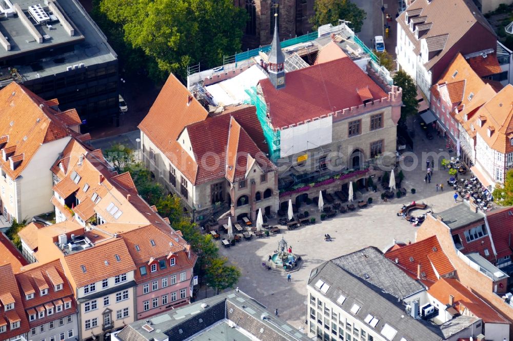 Aerial image Göttingen - Old Town Hall building of the City Council at the market downtown in Goettingen in the state Lower Saxony, Germany