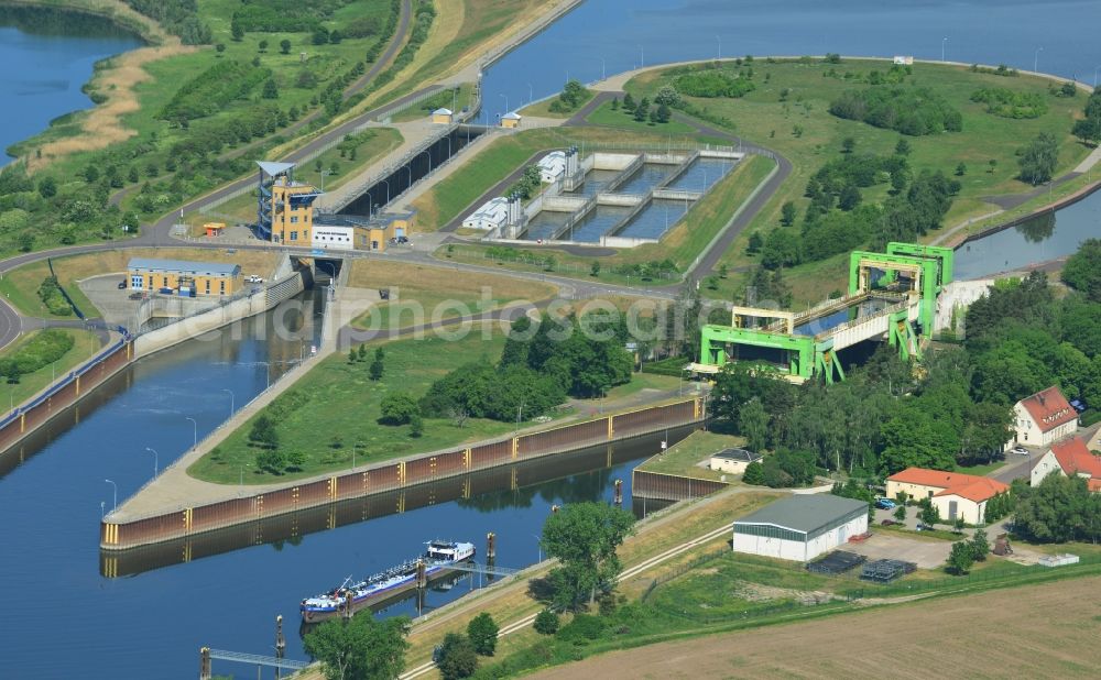 Aerial photograph Magdeburg - Old disused Boat lift and locks plants on the banks of the waterway of the Abstiegskanal Rothensee in Magdeburg in the state Saxony-Anhalt