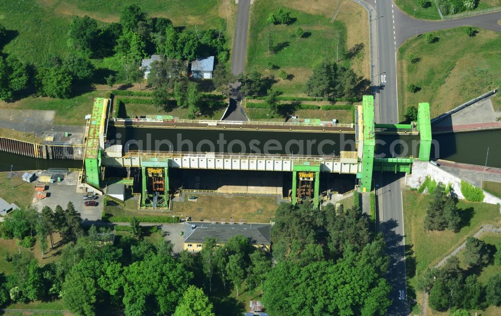 Aerial photograph Magdeburg - Old disused Boat lift and locks plants on the banks of the waterway of the Abstiegskanal Rothensee in Magdeburg in the state Saxony-Anhalt