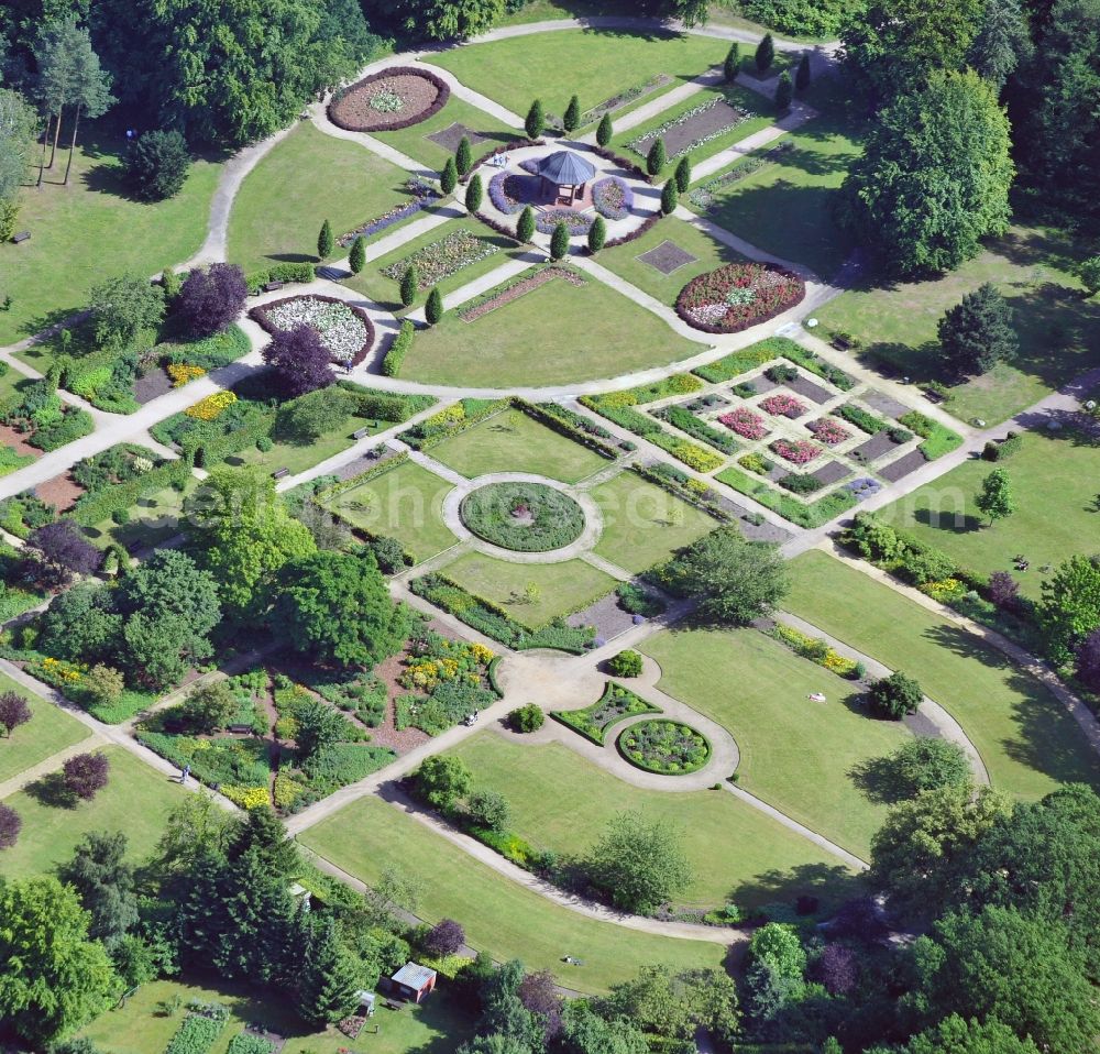 Aerial image Hamburg - View of the public park in Hamburg Altona - Bahr field. Today's 205-acre public park in Altona Bahrenfeld is Hamburg's largest public park, the core area since September 2002 is listed