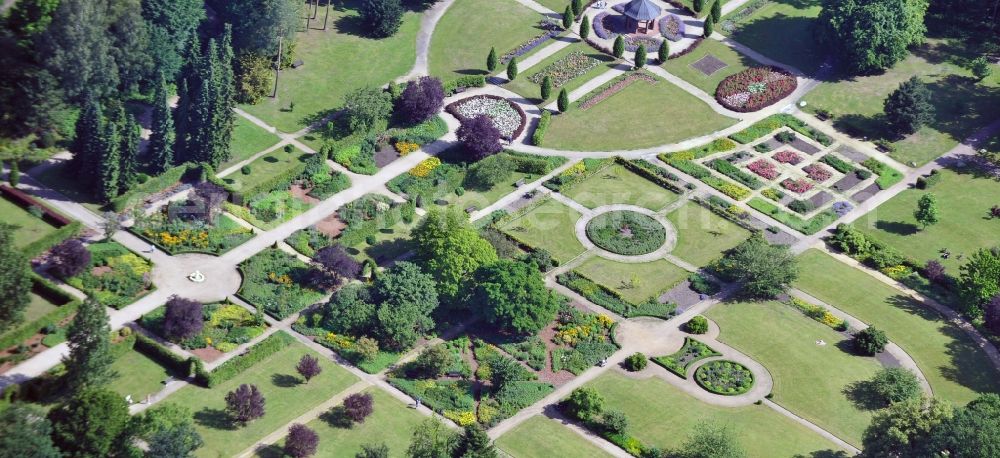 Aerial image Hamburg - View of the public park in Hamburg Altona - Bahr field. Today's 205-acre public park in Altona Bahrenfeld is Hamburg's largest public park, the core area since September 2002 is listed