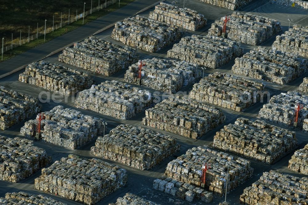 Aerial photograph Eisenhüttenstadt - View at Waste paper stacks on the plant grounds of the factory for corrugated base paper Propapier plant PM2 GmbH in Eisenhuettenstadt in Brandenburg