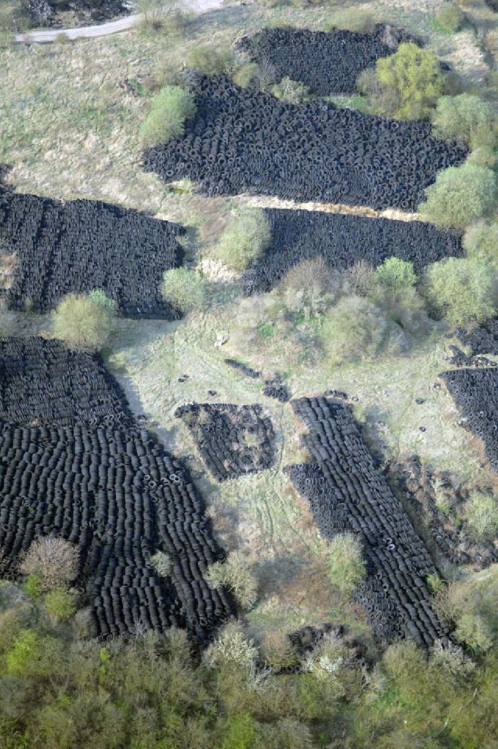 LÜTZENSÖMMERN from above - Altreifendeponie nordwestlich von Lützensömmern in Thüringen