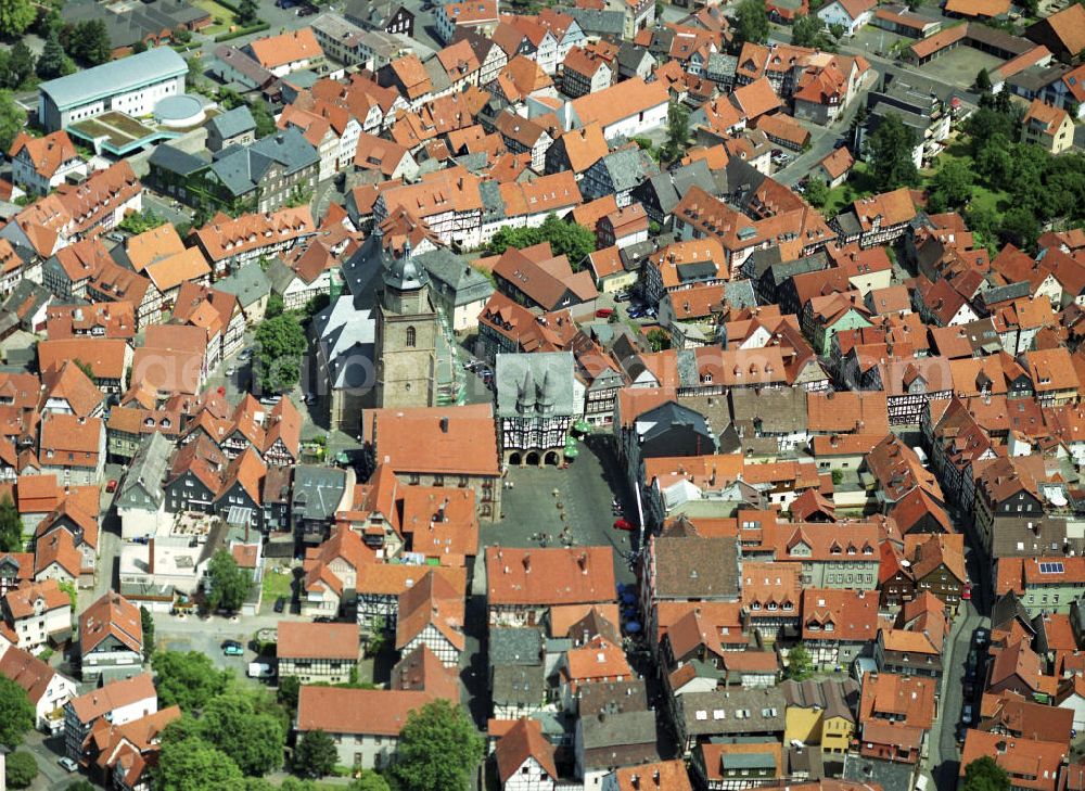 Aerial image Alsfeld - Blick auf den historische Marktplatz mit dem spätgotischen Rathaus (1512 - 1516). Es gehört zu den bedeutendsten Fachwerkbauten Deutschlands. Alsfeld ist Europäische Modellstadt für Denkmalschutz.