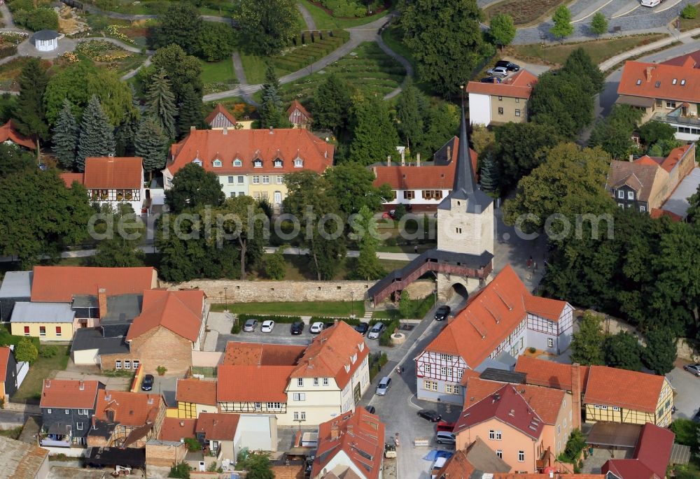 Aerial photograph Bad Langensalza - Old Town of Bad Langensalza with city gate, city wall and rose garden in Bad Langensalza in Thuringia