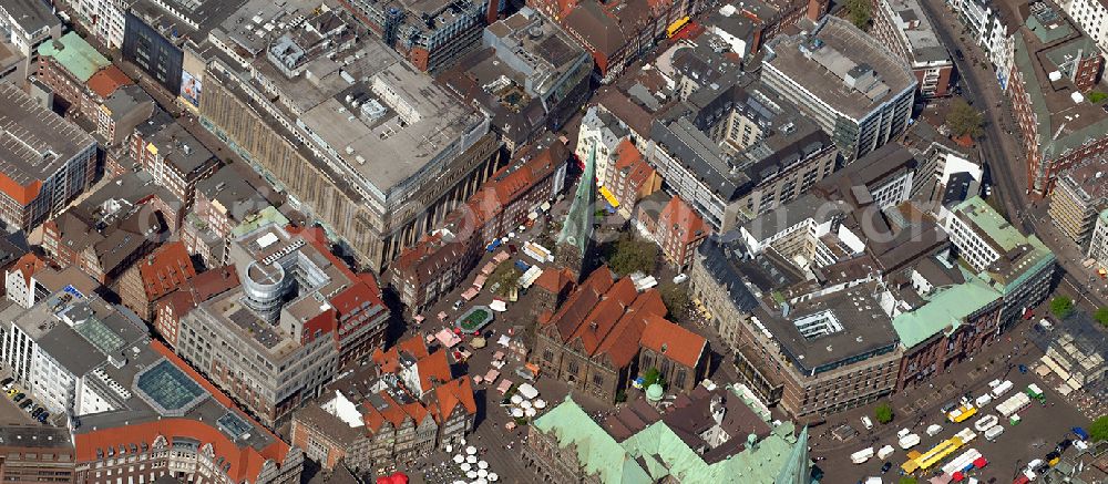 Bremen from the bird's eye view: View of the historical centre in Bremen in the homonymous state